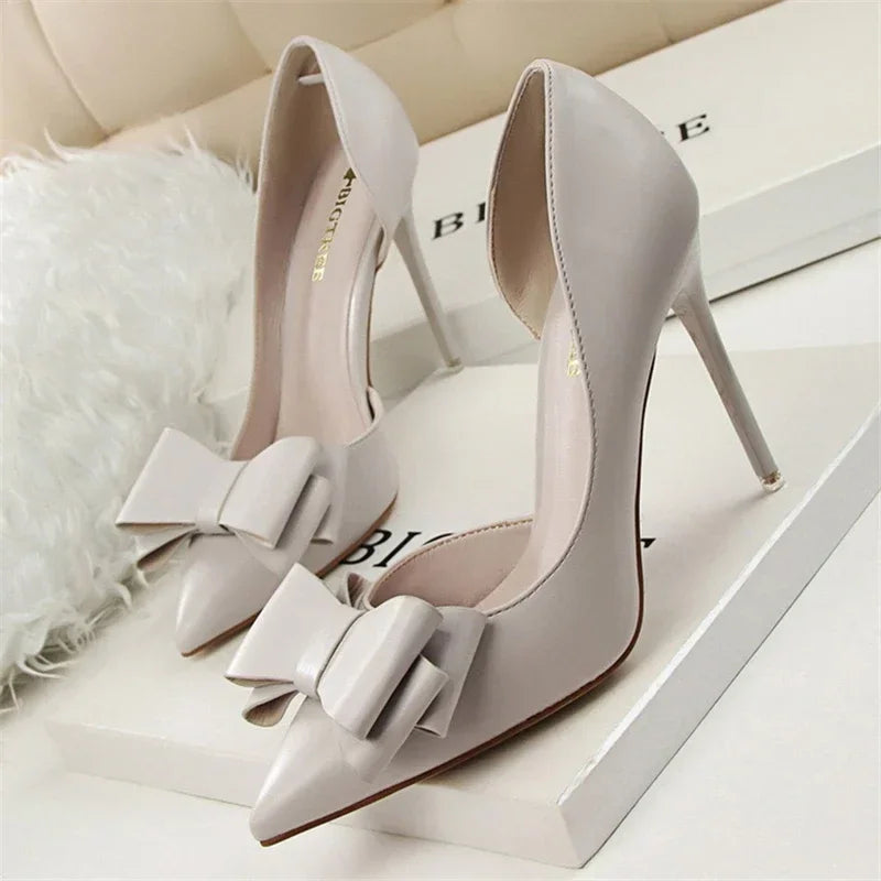 Pumps met Strikdetail