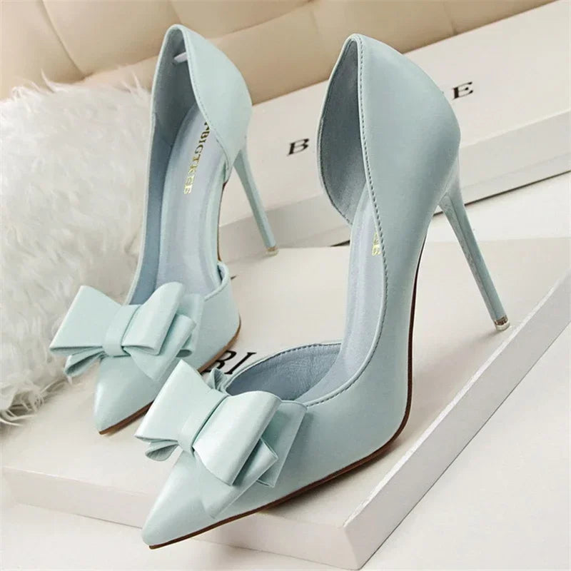 Pumps met Strikdetail