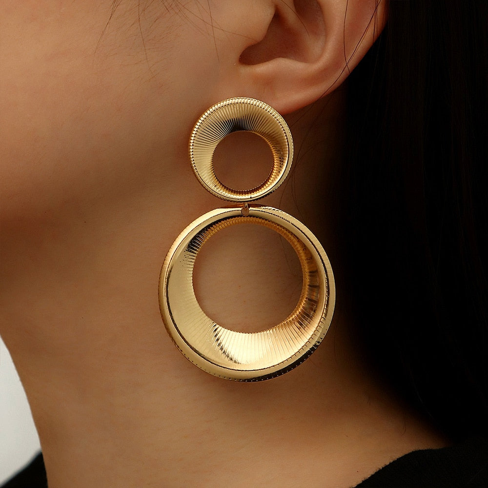 Anja | Gouden damesoorbellen met subtiel 3D-effect – minimalistisch en trendy