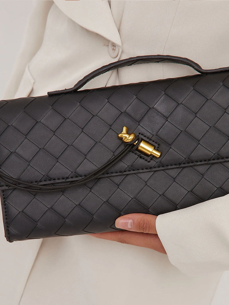 Dames handtas met geweven design en gouden knoopsluiting – compact & elegant