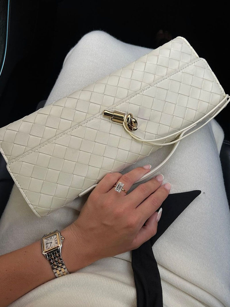 Dames handtas met geweven design en gouden knoopsluiting – compact & elegant