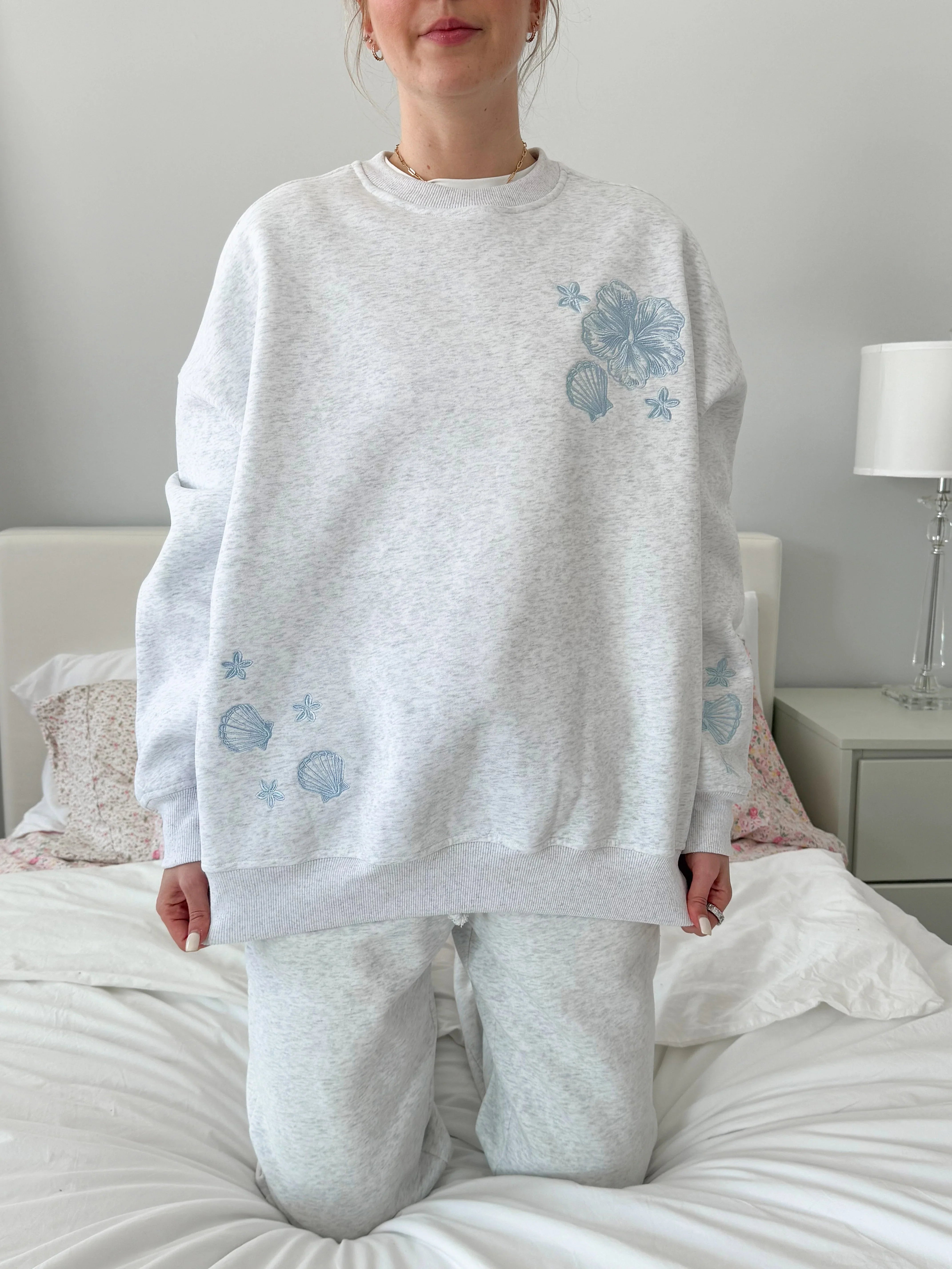 Elinora | Dames Crewneck Sweater met Tropische Parels – Casual Luxe Detail