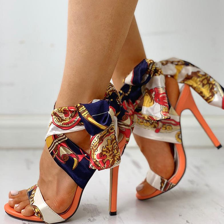 Sandalen – Dames – Kleurrijk Etnisch Design met Hoge Hak en Enkelband