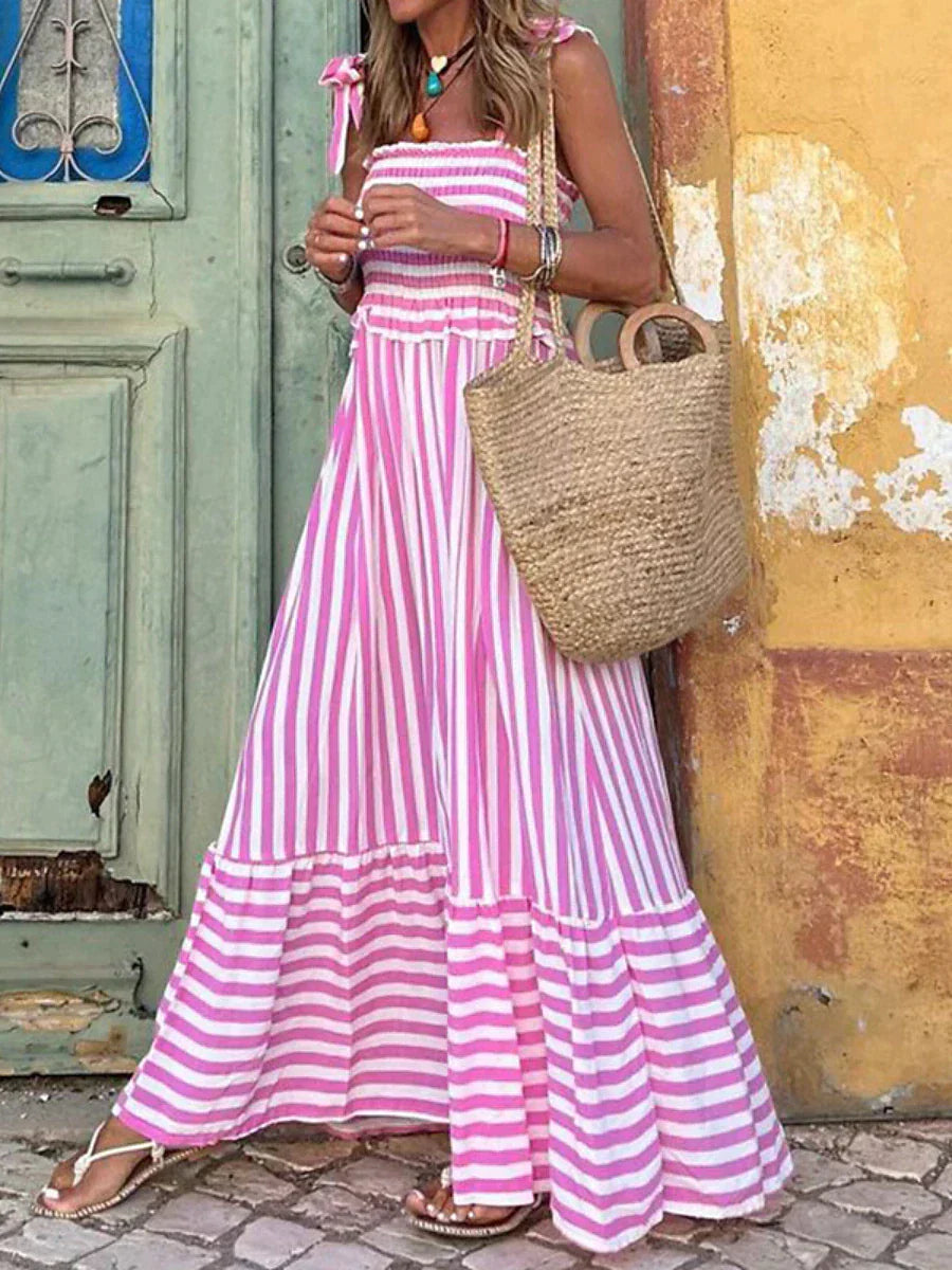 Stripes Zomerjurk – Elegant Zomersilhouet met Gebogen Schouderbandjes