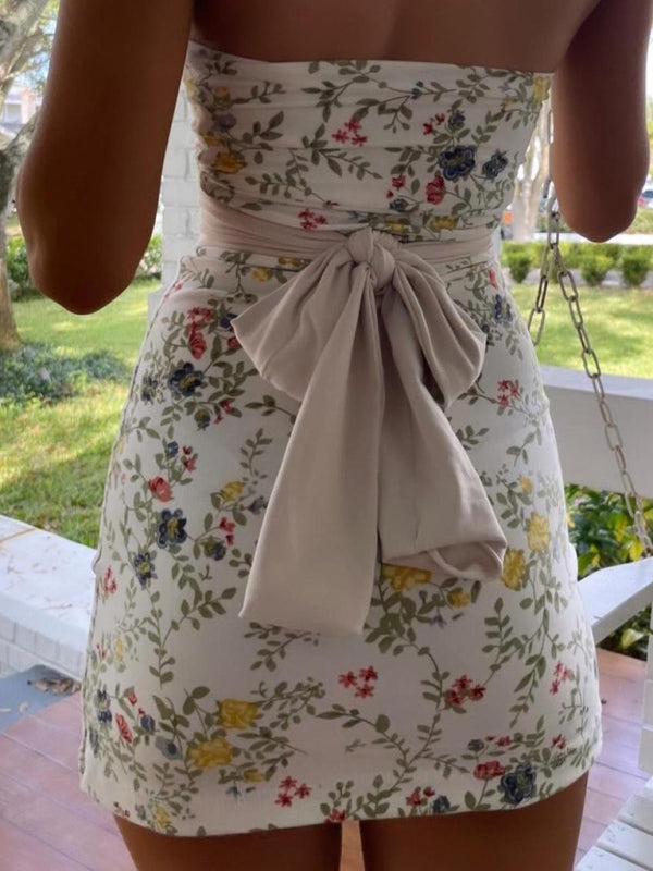 Strakke fashionable spaghettibandjes jurk met bloemen