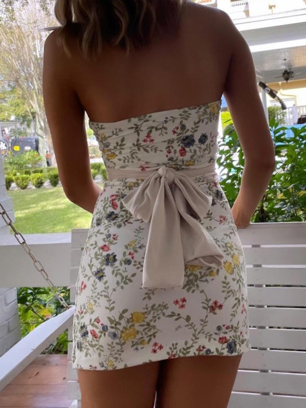 Strakke fashionable spaghettibandjes jurk met bloemen