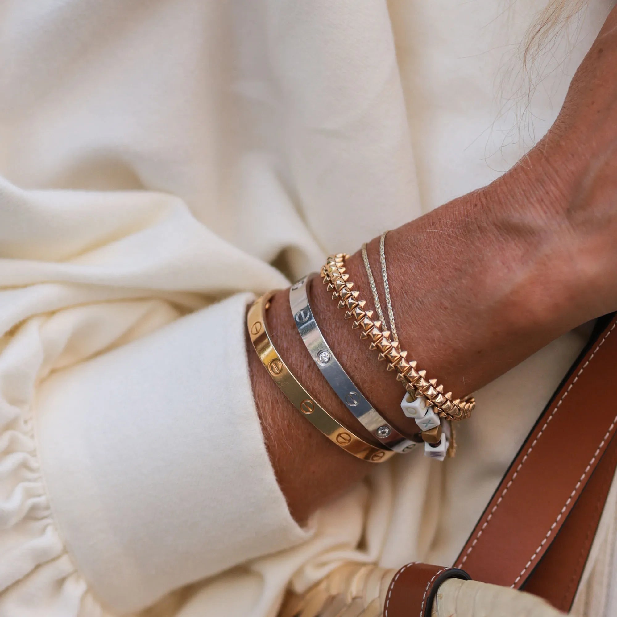 Uniseks Armband - Metalen Bangle - Minimalistisch Design - Luxe Schroefdetails
