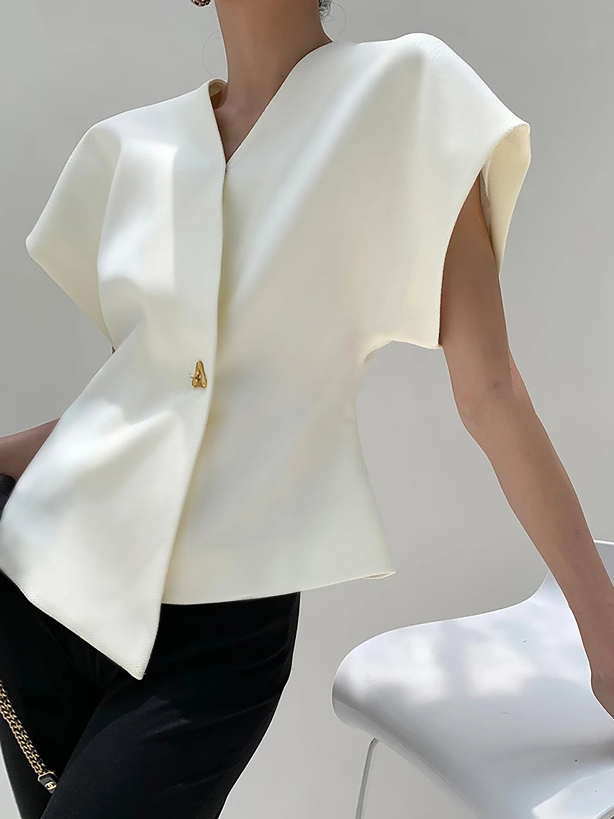 Julia - Trendy V-hals Blouse met Knopen