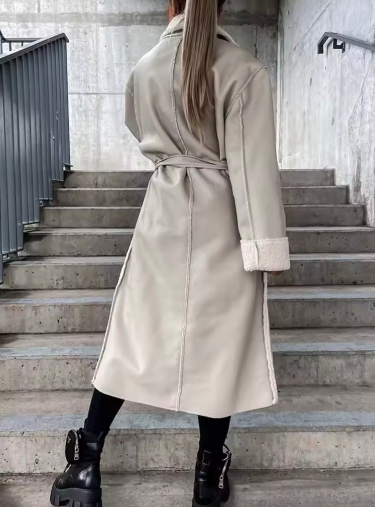 Lange Dames Winterjas met Luxe Pasvorm en Warmte