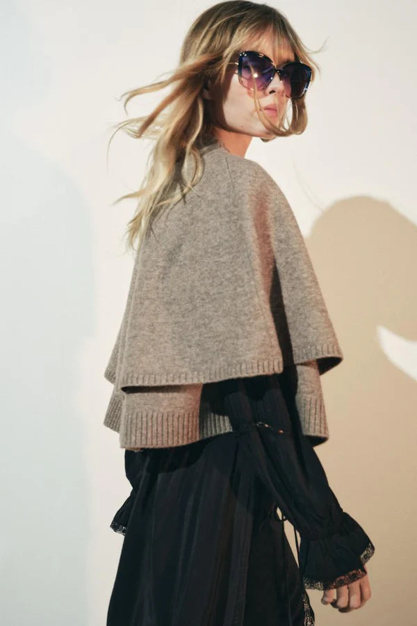 Oriana cape jas dames | Gebreide jas met korte mouwen en elegante pasvorm