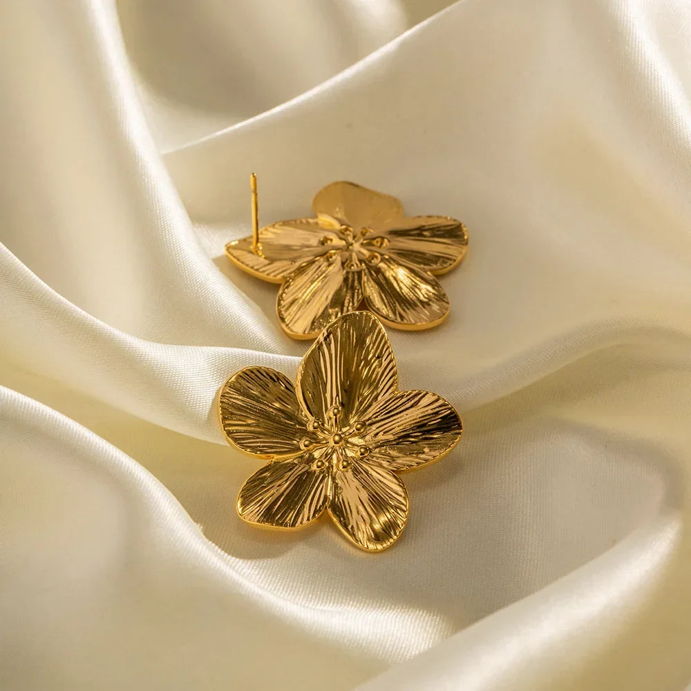 Luxe Bloem Oorbellen voor Dames in Gouden Afwerking | Tijdloze Statement Sieraden voor Feestelijke Gelegenheden