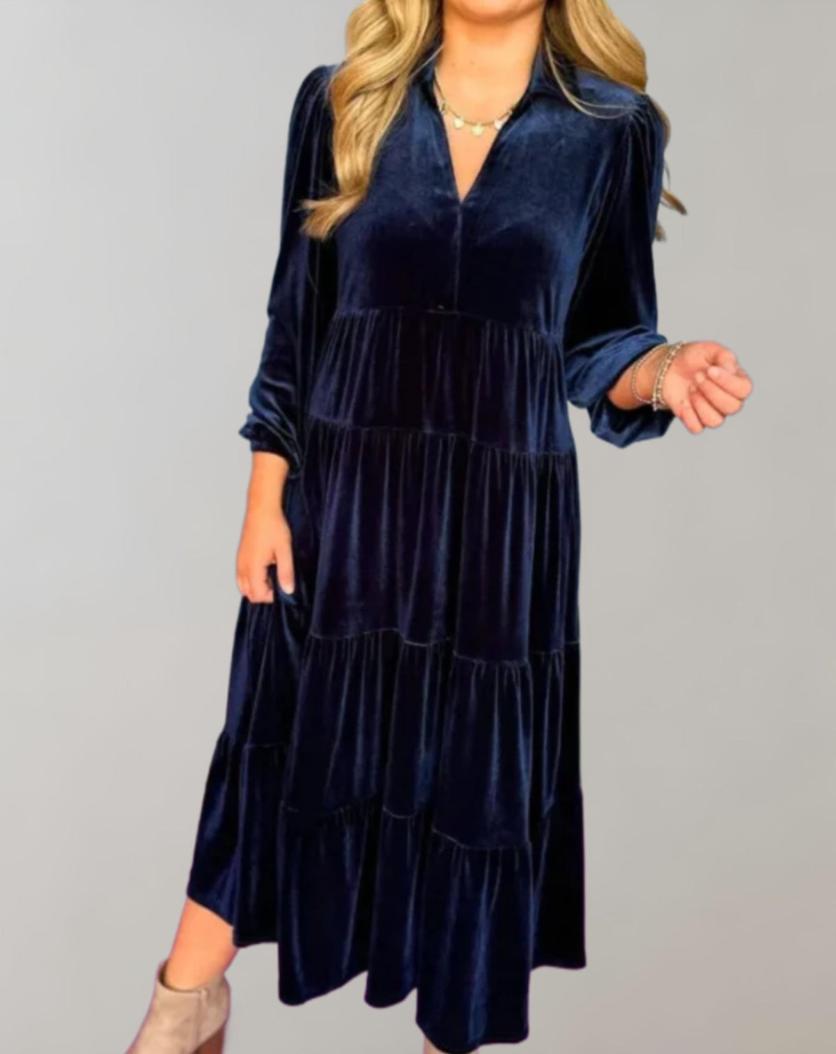 Sable | Dames fluwelen feestjurk met V-hals en elegante pasvorm